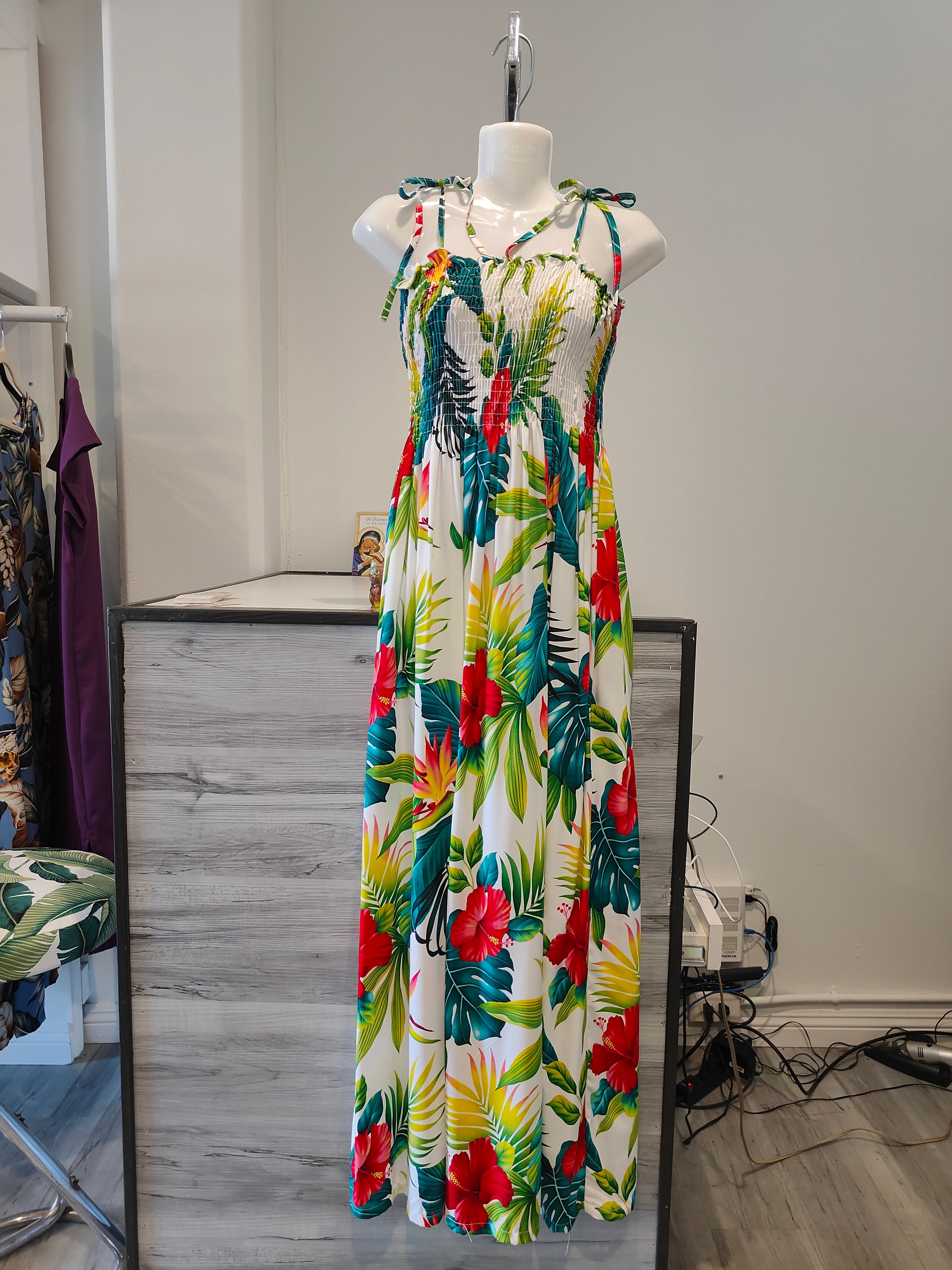 ladies tube dress Adult – Tony's Designs Hawaii Mango - Crochet long separates Size:medium - tall Attractive slip dress that